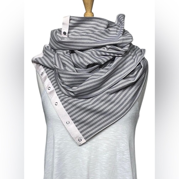 Lululemon Vinyasa Snap Infinity Scarf - Picture 1 of 8